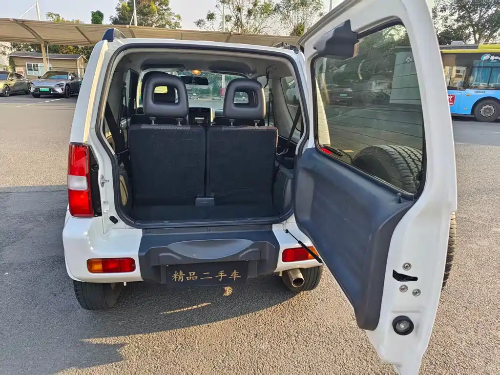 Suzuki Jimny 2012 — фото 13