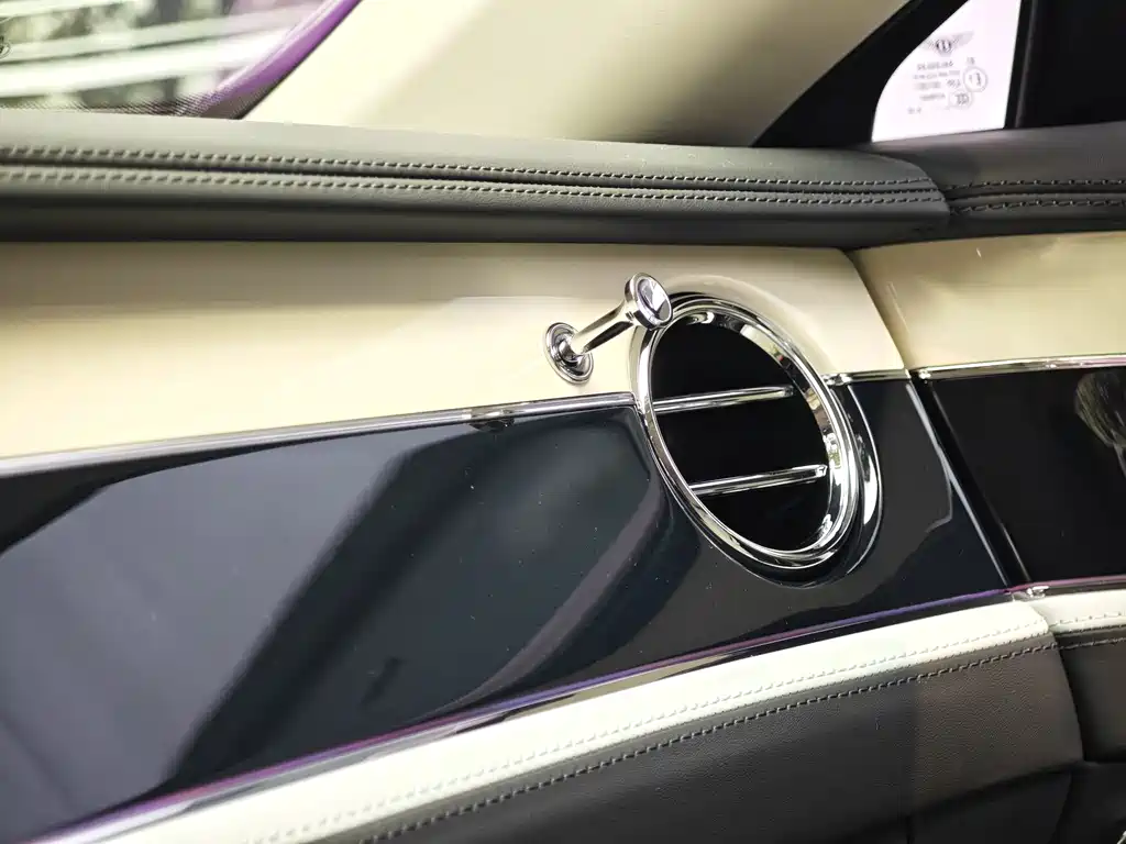 Bentley Flying Spur PHEV 2025 — фото 14