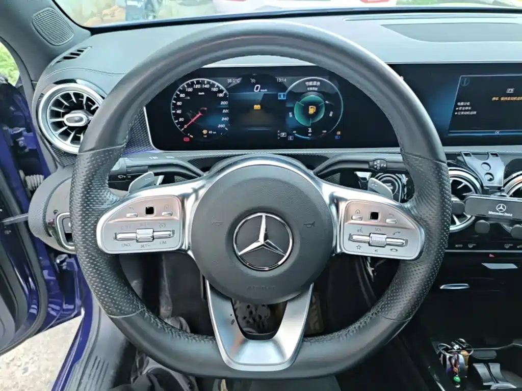 Mercedes-Benz A-Class 2020 — фото 11
