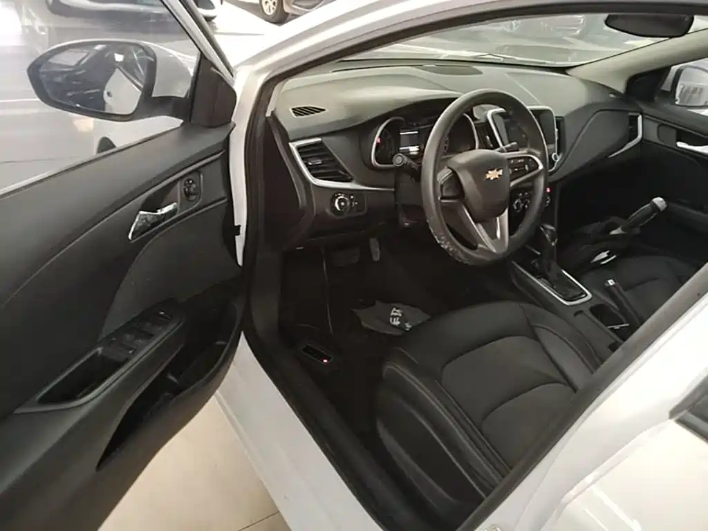 Chevrolet Cavalier 2018 — фото 16