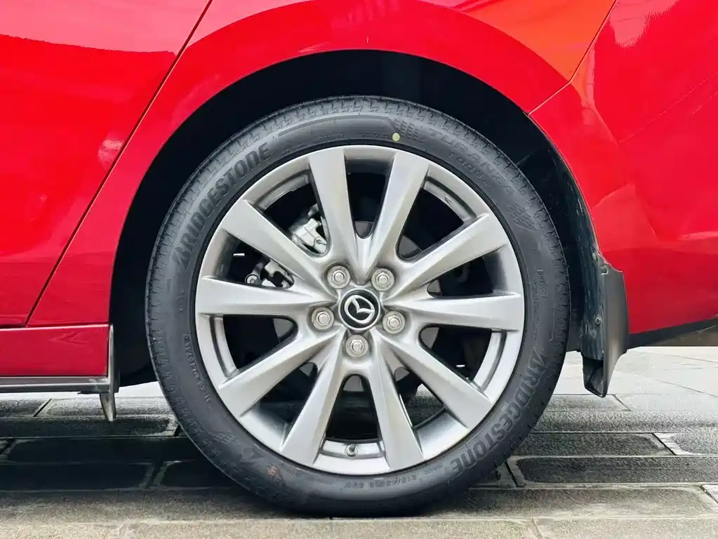 Mazda 3 Axela 2019 — фото 5
