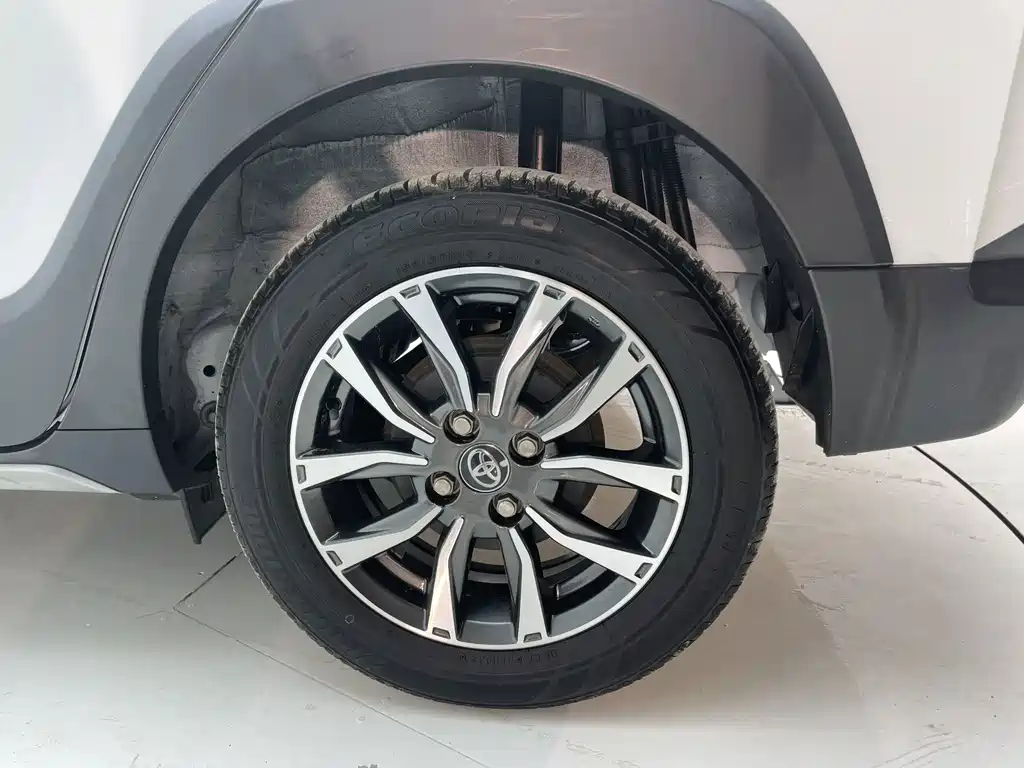 Toyota Yaris L 2023 — фото 15