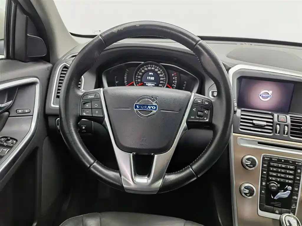 Volvo XC60 2017 — фото 11