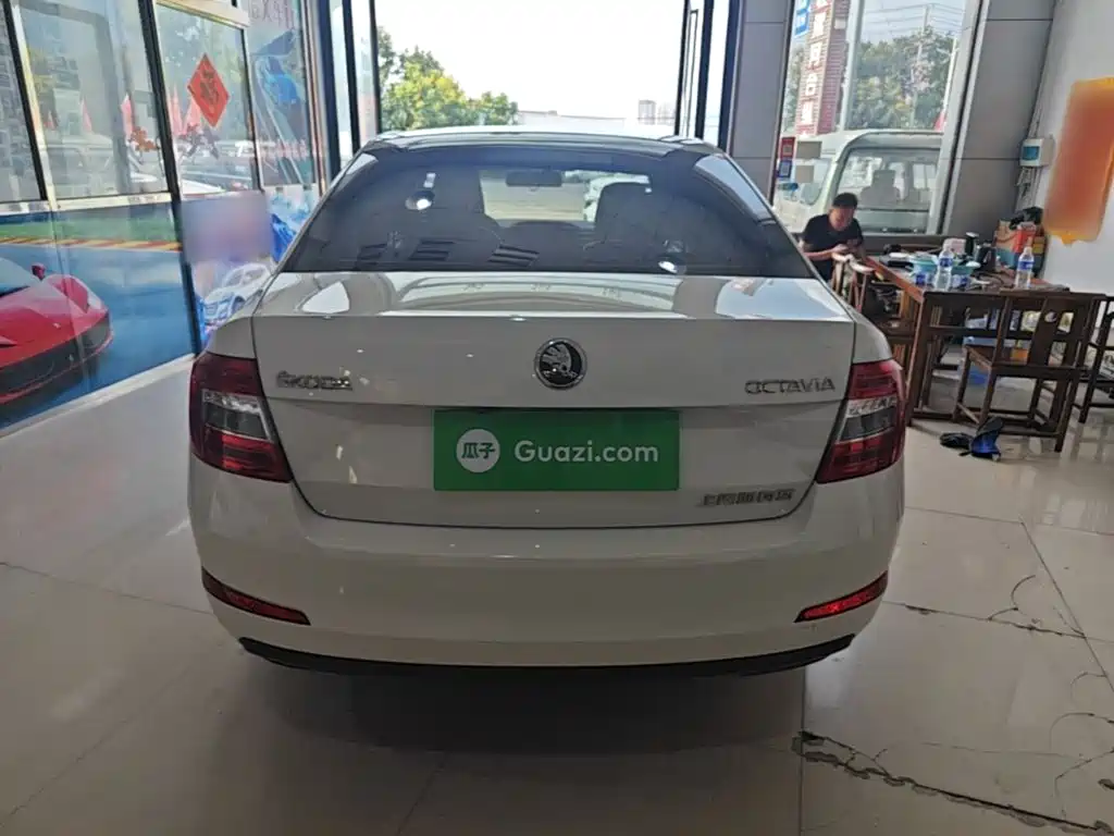 Skoda Octavia 2018 — фото 6