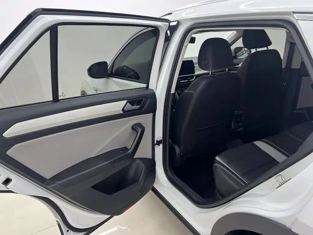 Volkswagen T-Roc 2024 — фото 11