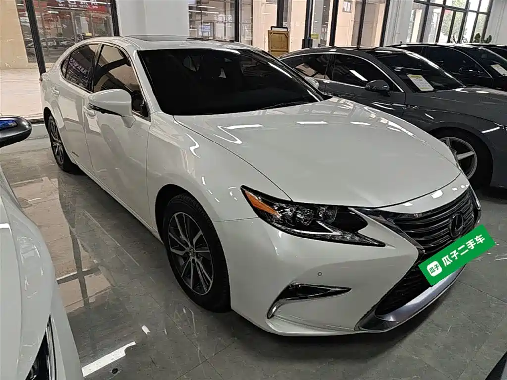 Lexus ES 2018 — фото 4