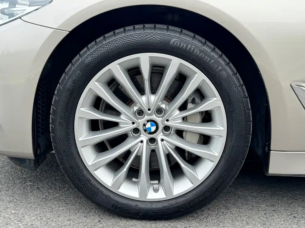 BMW 5 Series 2019 — фото 11