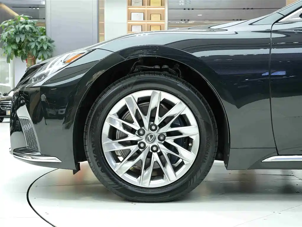 Lexus LS 2023 — фото 18