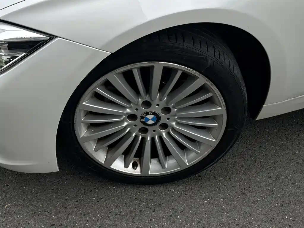 BMW 3 Series 2018 — фото 8