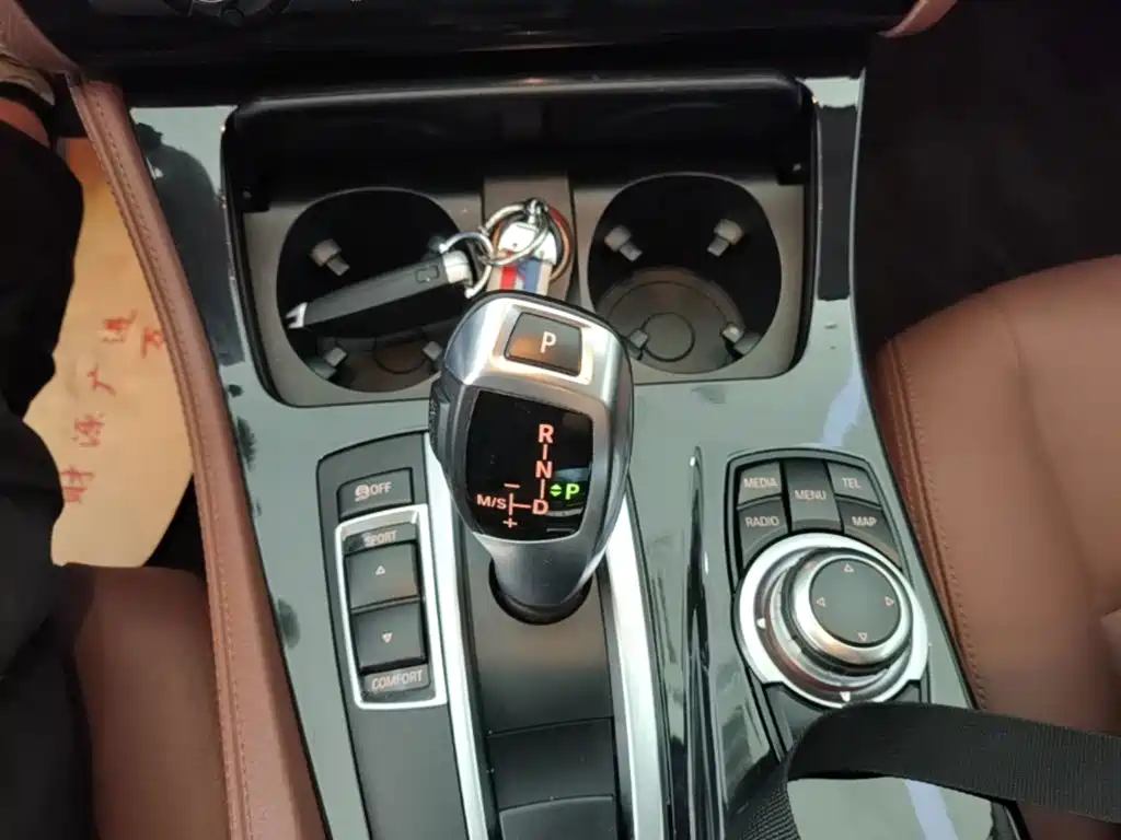 BMW 5 Series 2016 — фото 14