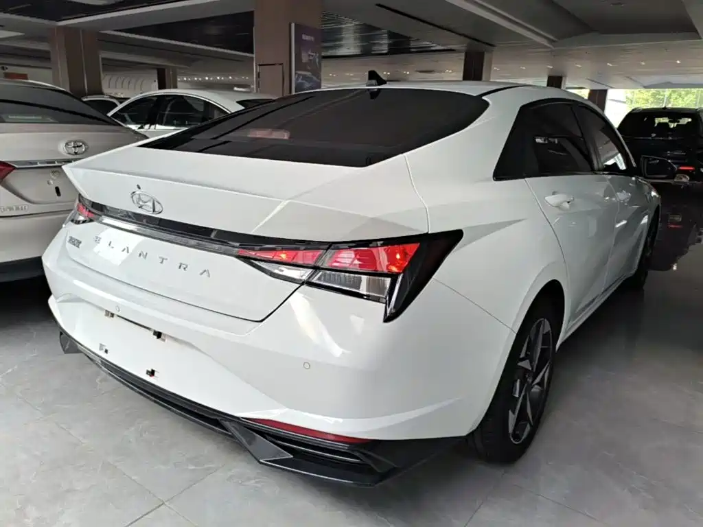 Hyundai Elantra 2023 — фото 7