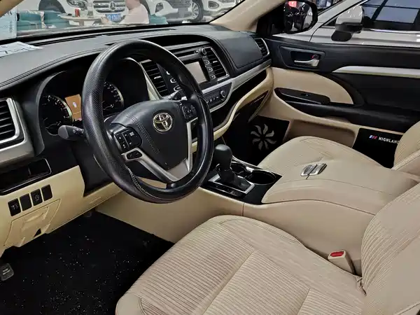 Toyota Highlander 2021