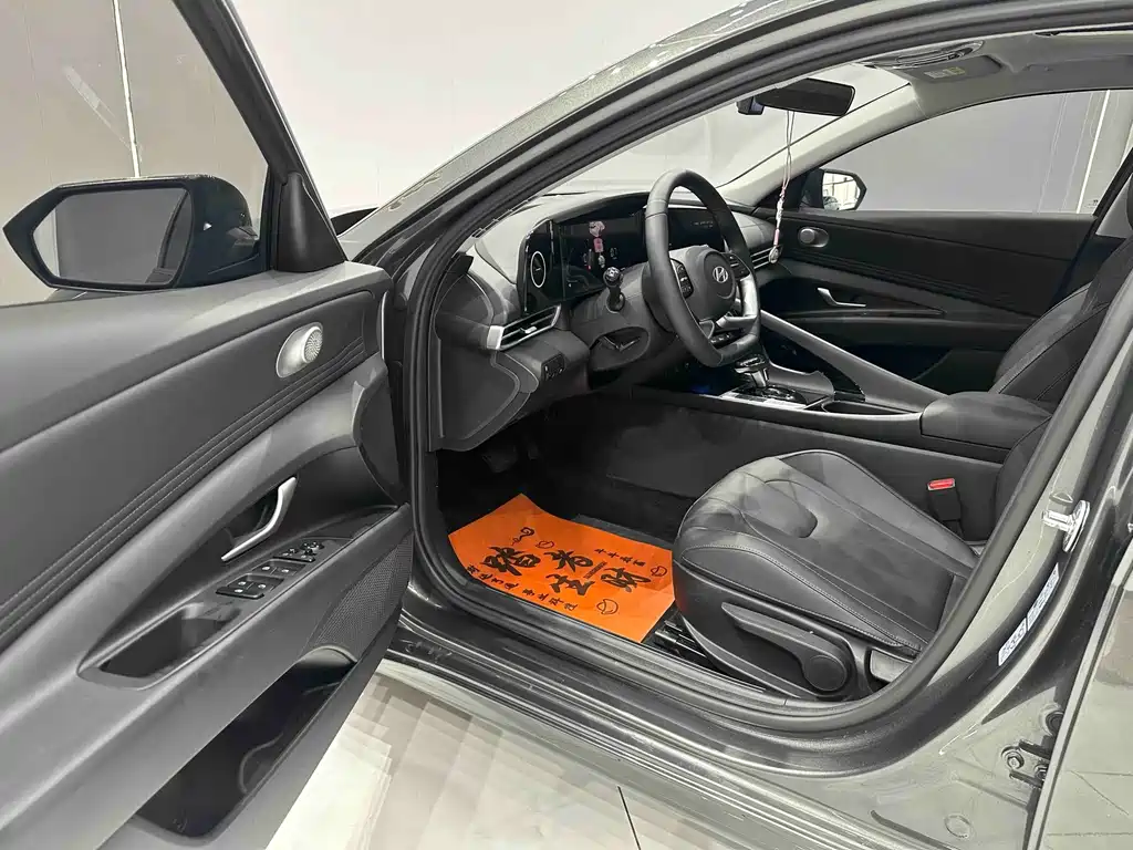 Hyundai Elantra 2024