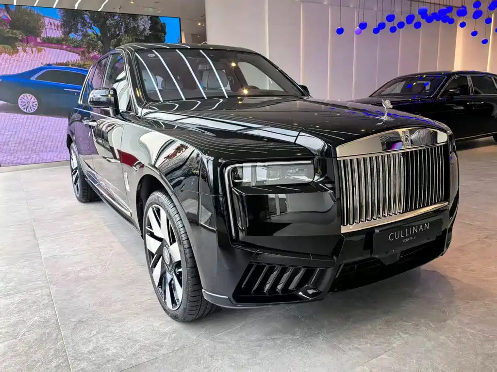Rolls-Royce Cullinan — фото 1
