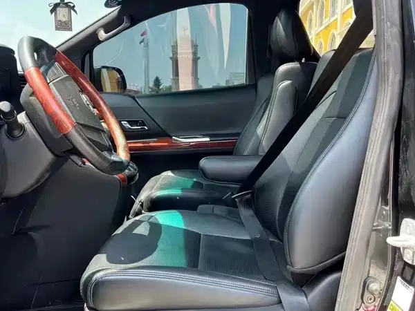 Toyota Alphard 2010
