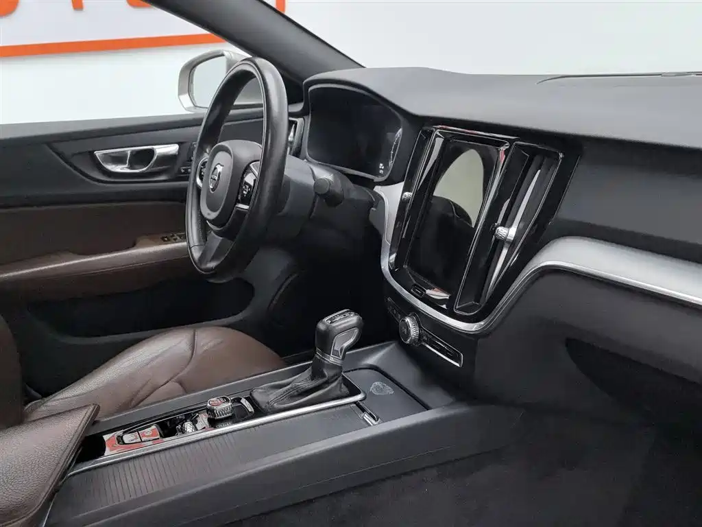 Volvo S60 2021 — фото 22