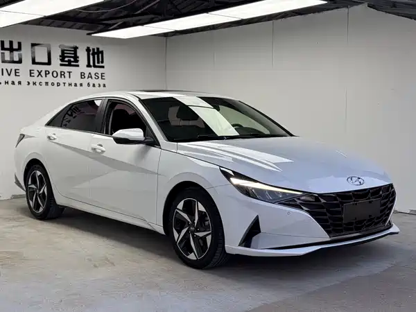 Hyundai Elantra 2022