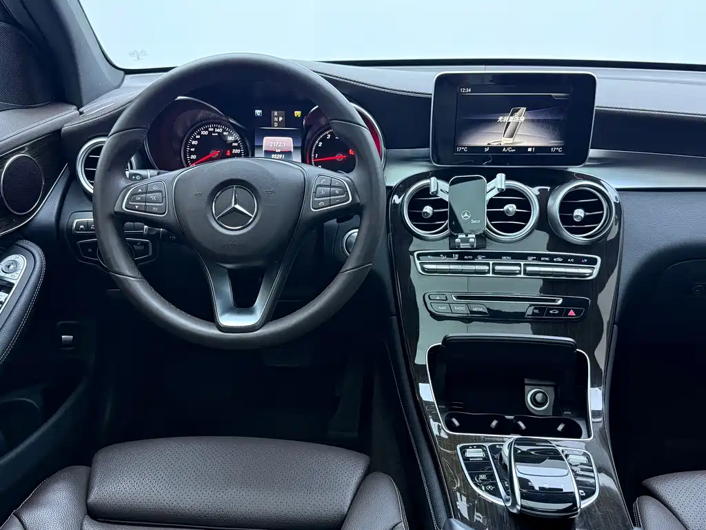 Mercedes-Benz GLC 2018 — фото 14