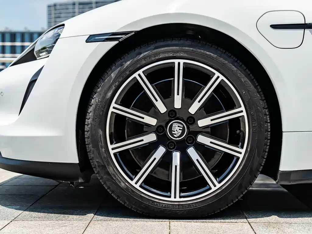 Porsche Taycan 2021 — фото 11