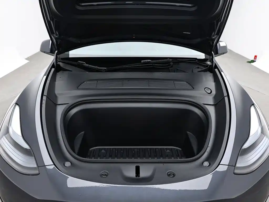 Tesla Model Y 2024 — фото 17