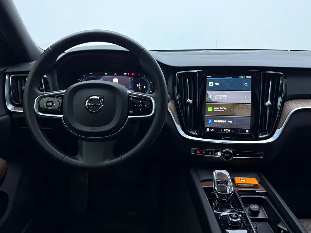 Volvo S60 2023 — фото 16