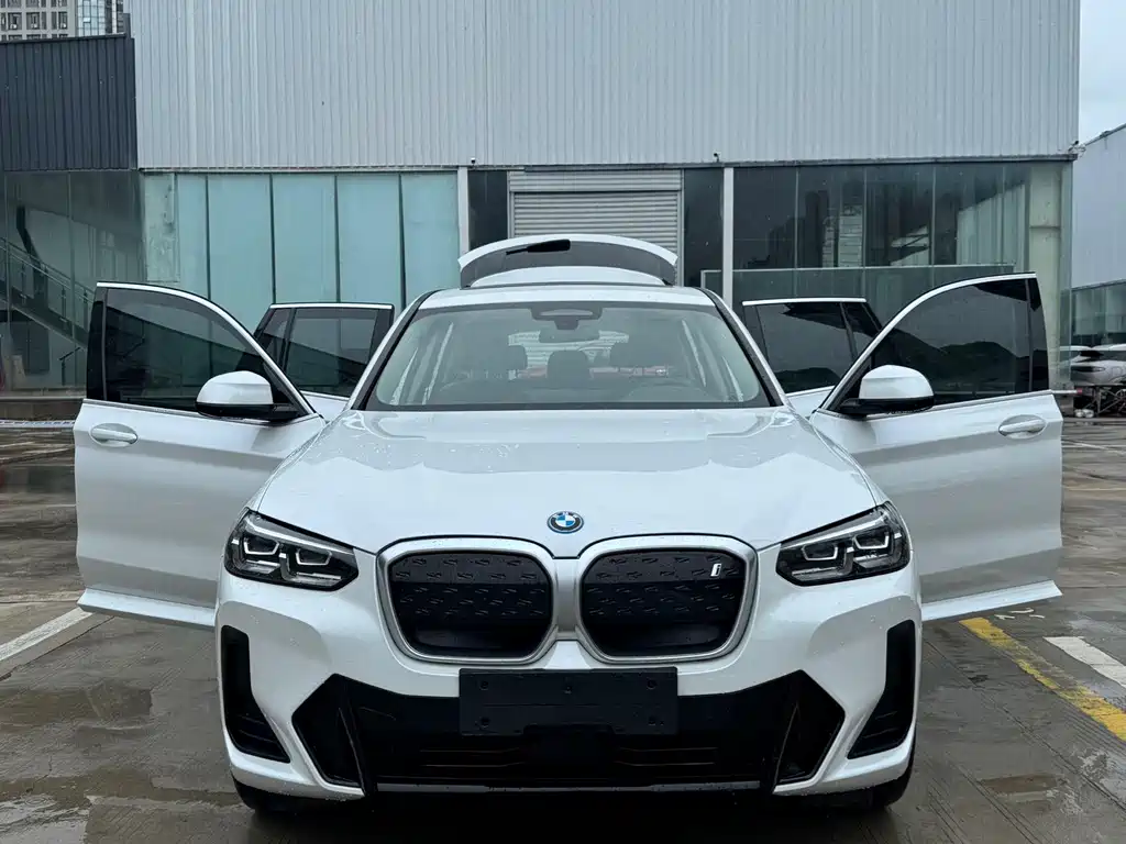 BMW iX3 2024 — фото 16