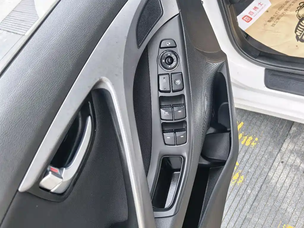 Hyundai Elantra Langdong 2018 — фото 11