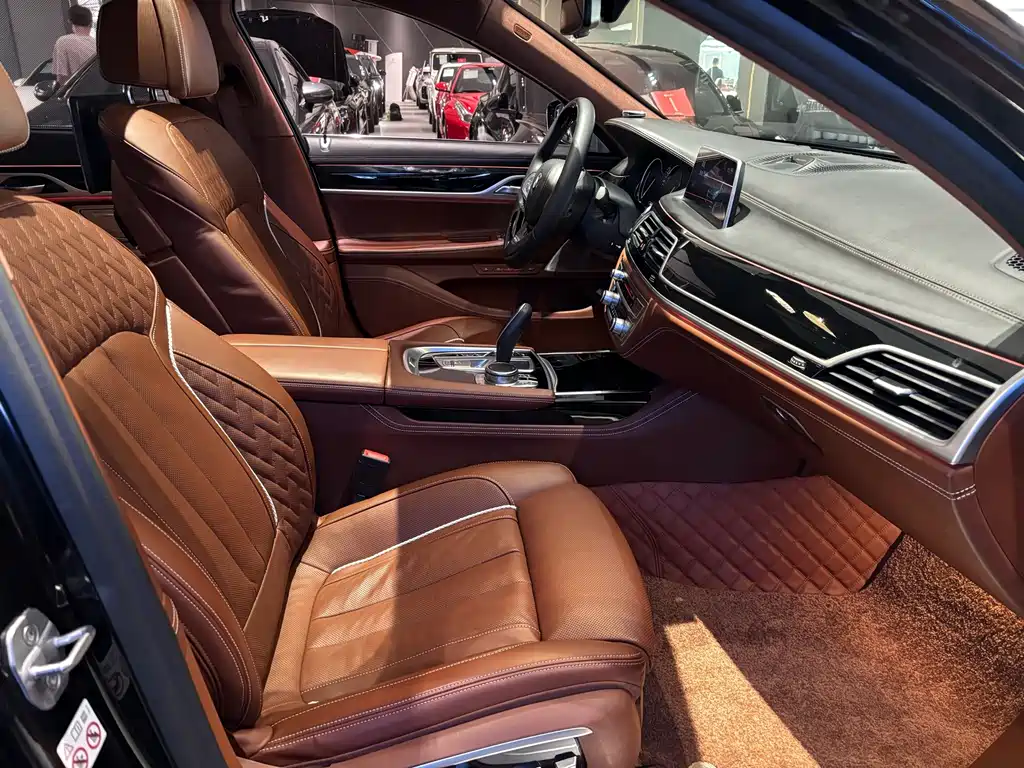 BMW 7 Series 2019 — фото 17