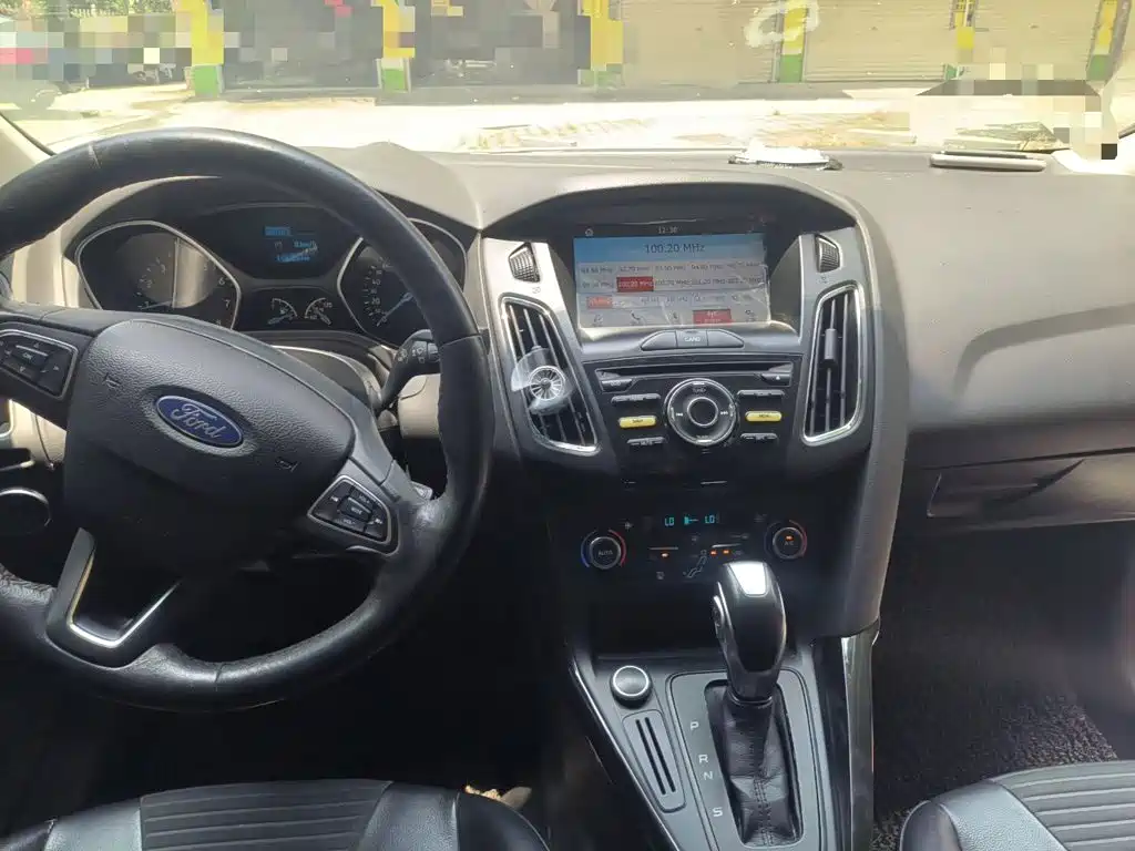 Ford Focus 2016 — фото 10