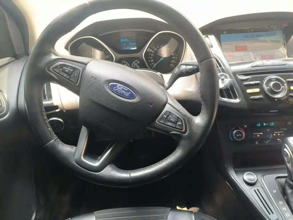 Ford Focus 2016 — фото 11