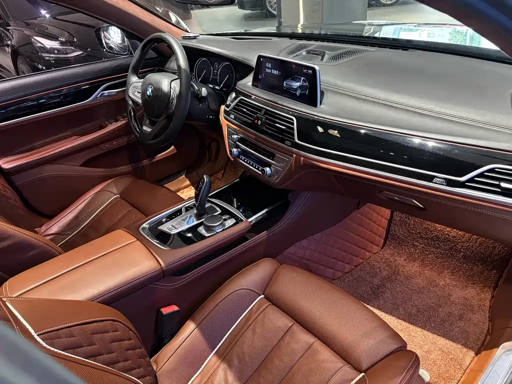 BMW 7 Series 2019 — фото 18