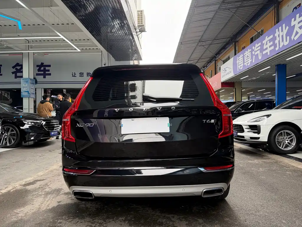 Volvo XC90 2018 — фото 24
