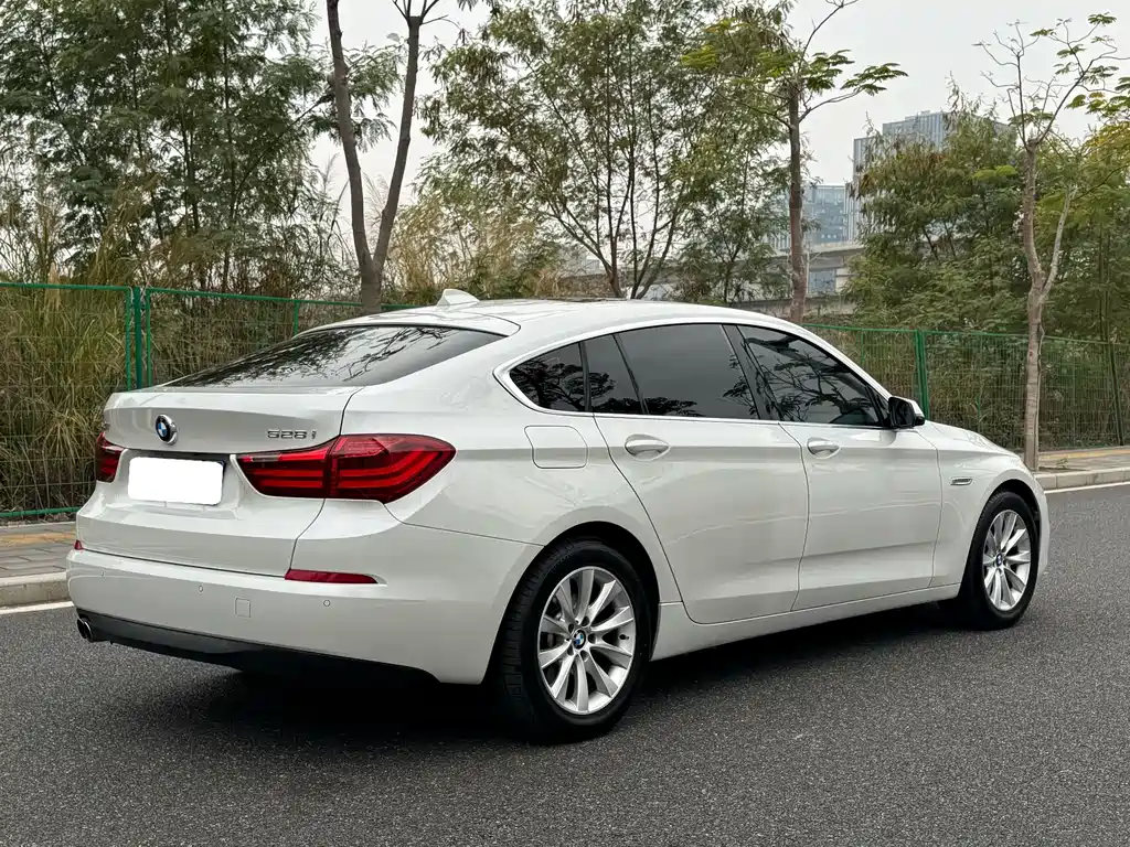 BMW 5 Series GT 2015 — фото 9