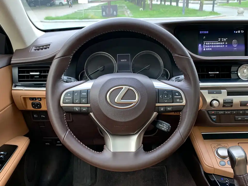 Lexus ES 2017 — фото 7