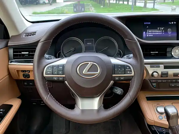 Lexus ES 2017