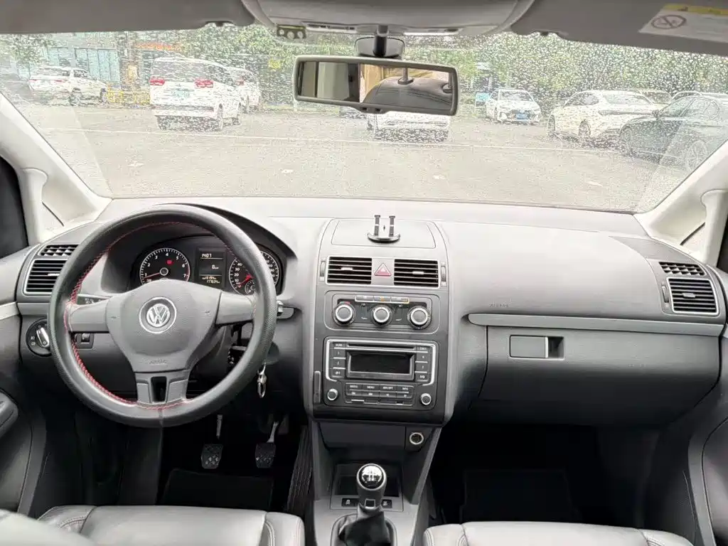 Volkswagen Touran 2015 — фото 11