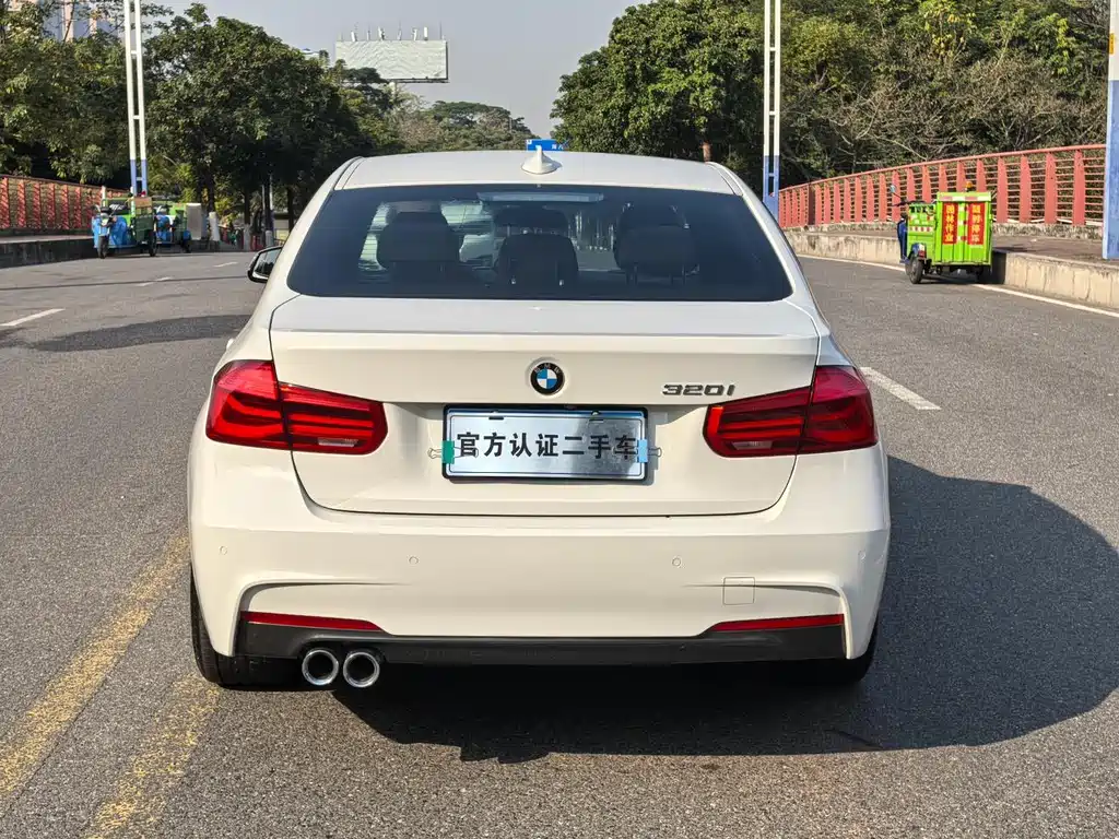 BMW 3 Series 2018 — фото 19