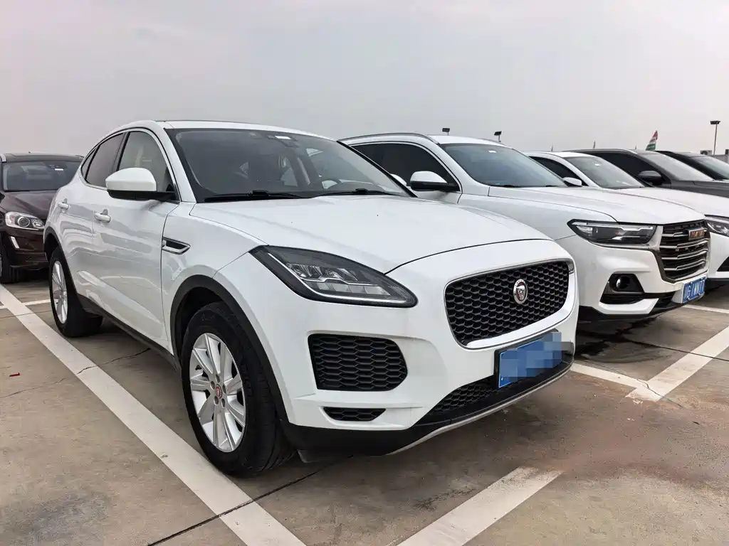 Jaguar E-PACE 2018 — фото 3