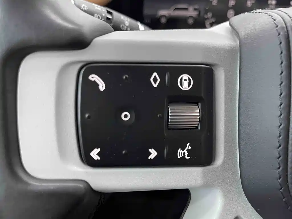 Land Rover Defender 2024 — фото 17