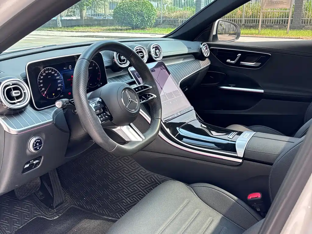 Mercedes-Benz C-Class 2023 — фото 4
