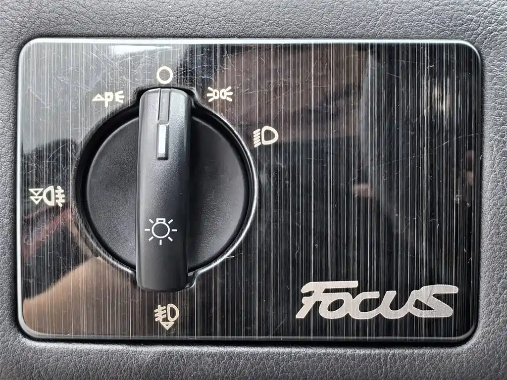 Ford Focus 2014 — фото 21