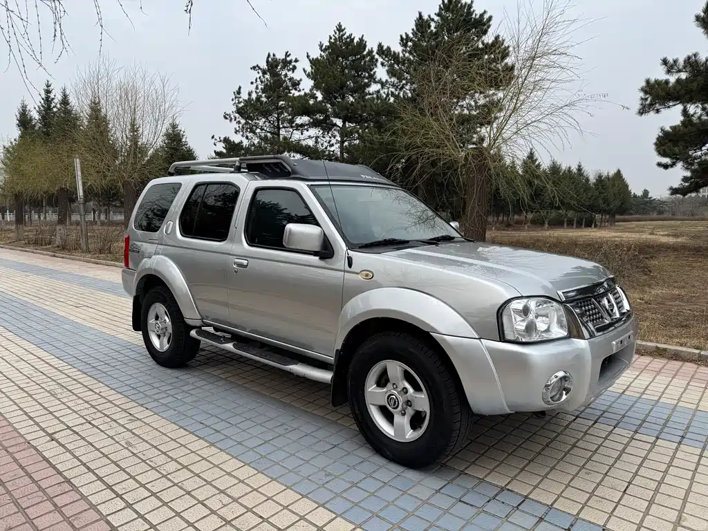 Nissan Paladin 2015 — фото 3
