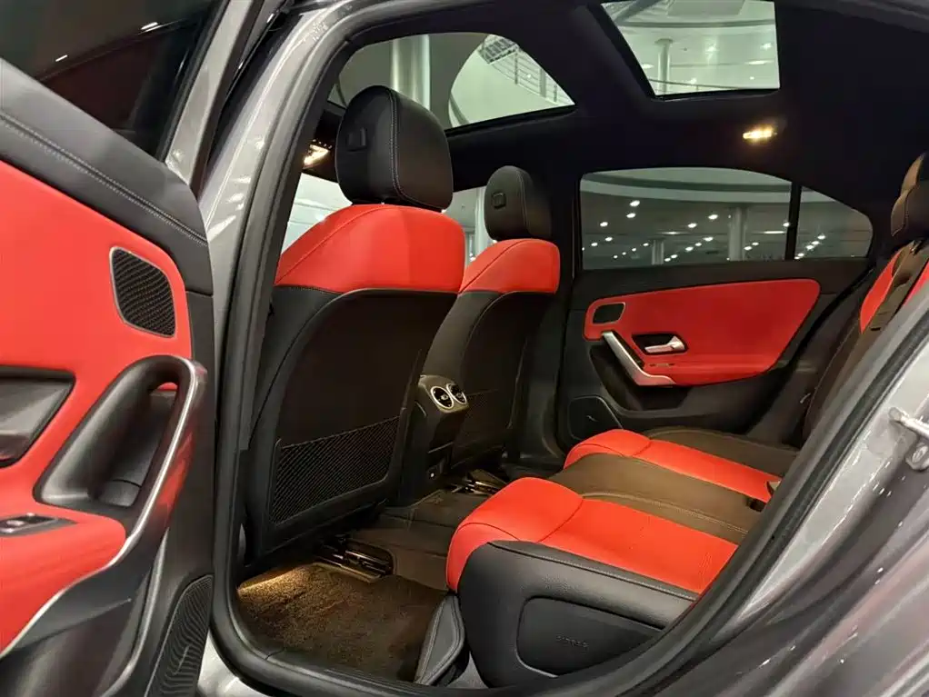 Mercedes-Benz A-Class AMG 2025 — фото 9