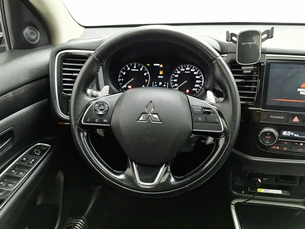 Mitsubishi Outlander 2021 — фото 11
