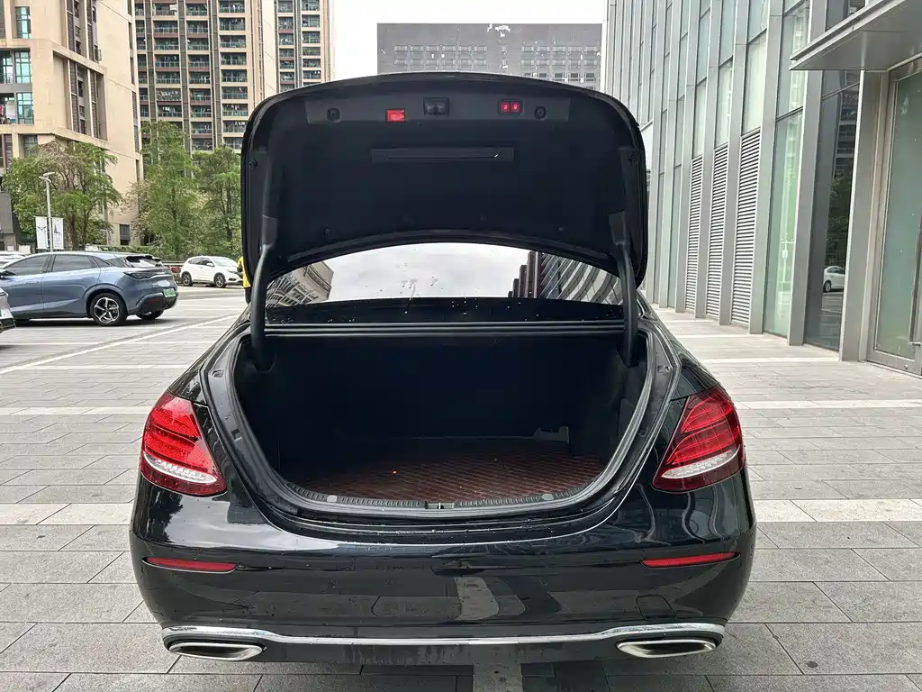 Mercedes-Benz E-Class 2020 — фото 18