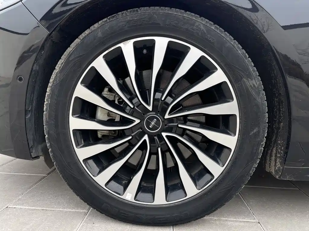 Lincoln Continental 2020 — фото 21