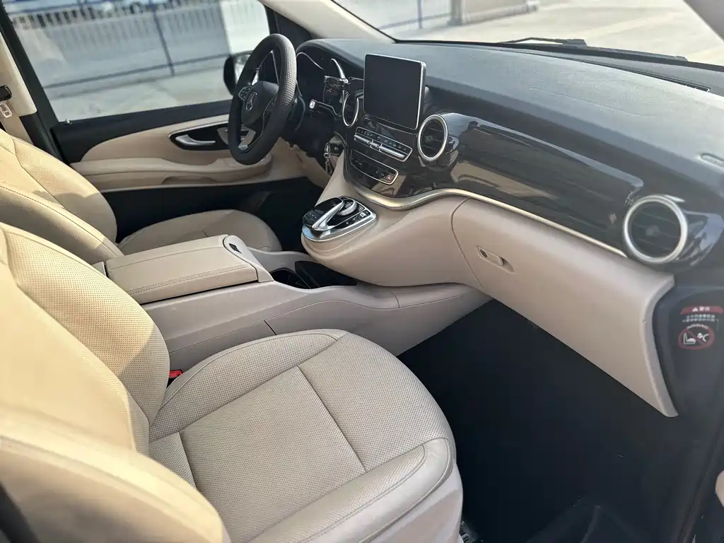 Mercedes-Benz V-Class 2018 — фото 20
