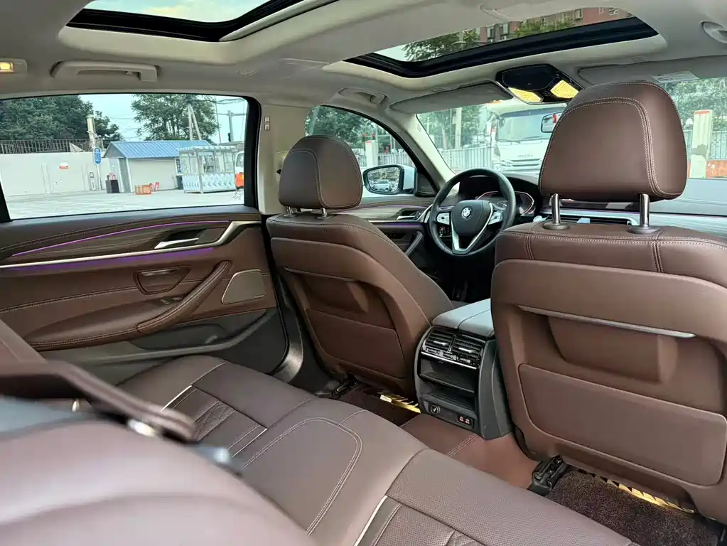 BMW 5 Series 2023 — фото 16