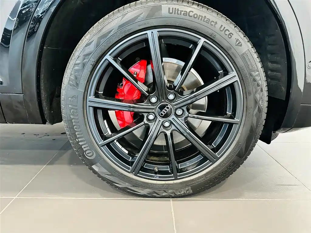 Audi Q5L Sportback 2025 — фото 15