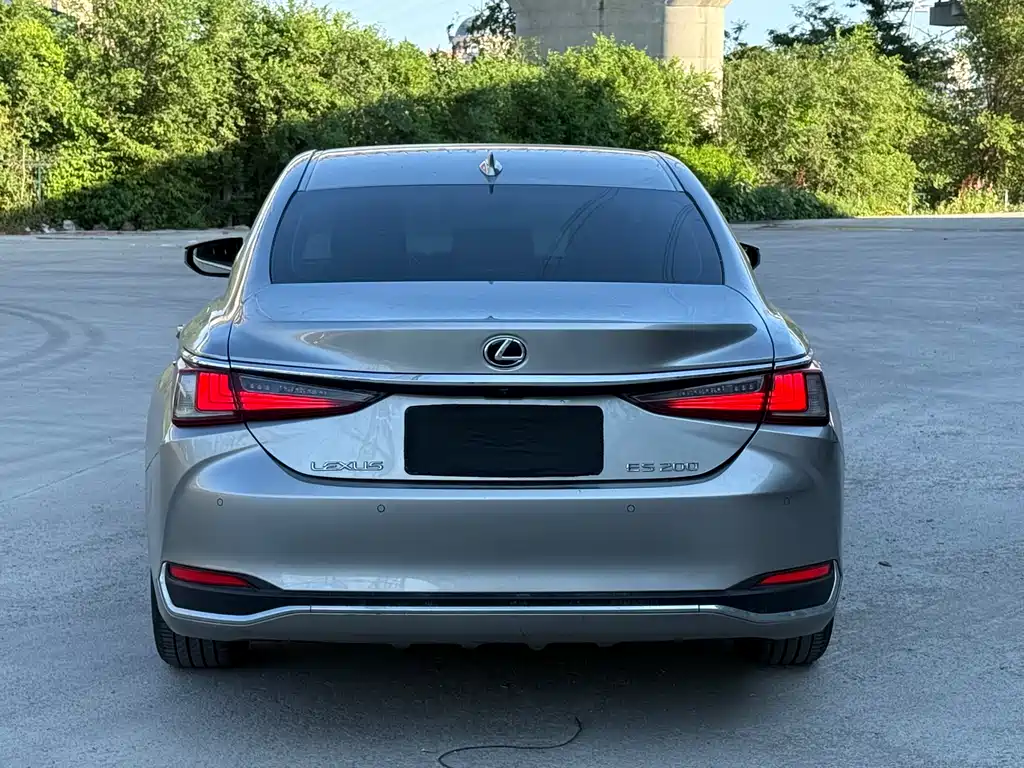 Lexus ES 2022